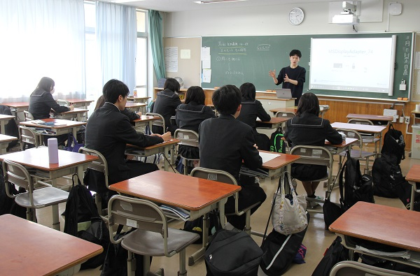 I061113 高１卒業座談会 (28).JPG